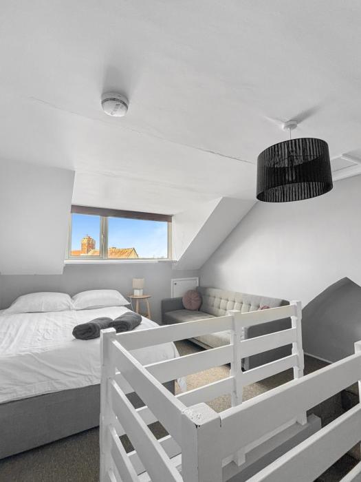 Amaya Four - Sleeps 5 - 1 bed - Newly renovated- Close to town centre -Grantham Free Gym Access