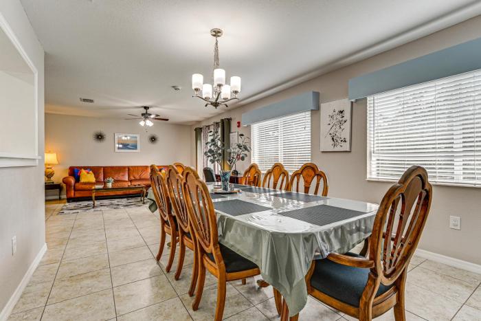 10 Mi to Adventure Island: Home w Fenced Yard!