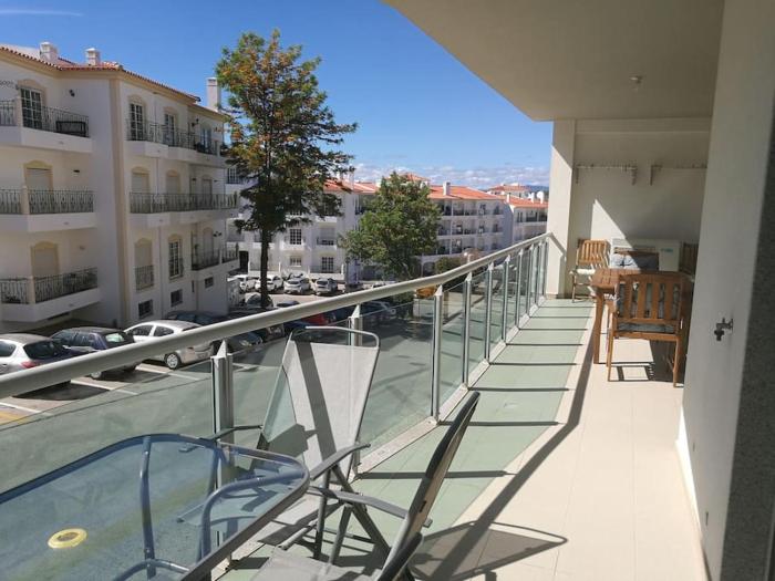 Family friendly 3 BR apt, ideally located in Lagos