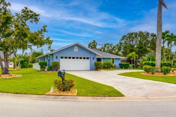 Fort Myers Coastal Retreat Lanai with Pool!