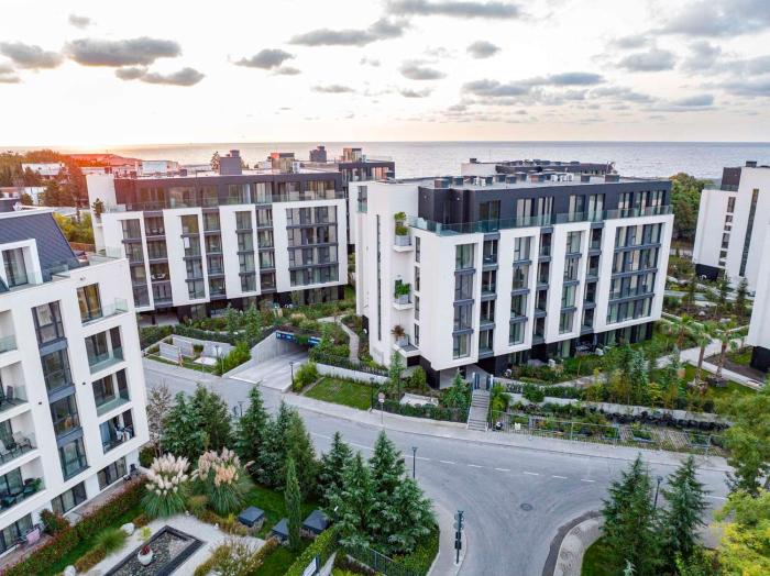 Free parking flats with WIFI and pool