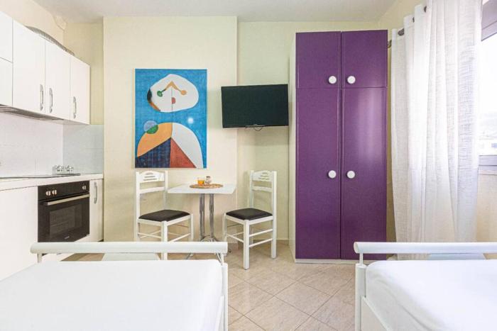 Stellas Stylish Studio - 1min beach w kitchen