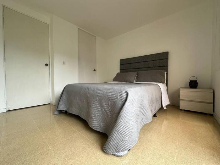 Cozy Studio Apartment in Poblado with Jacuzzi