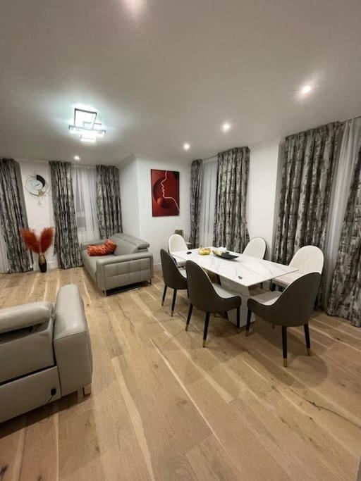 3 Bed smart home - canary wharf