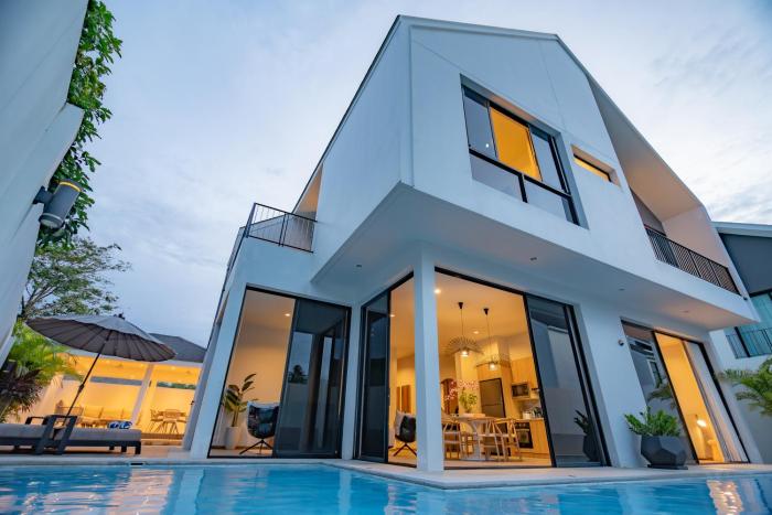 Modern 4BR Villa with Private Pool in Bangtao