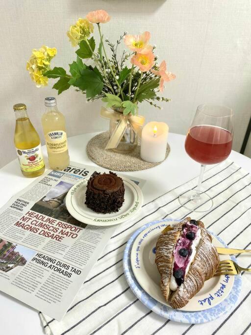 5mins to Jangseungbaegi station, 1mins to airport bus station, max 6pax, two bedrooms