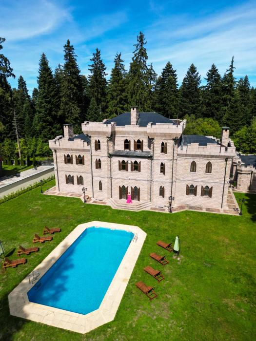 The Castle - Your unique way of retreat