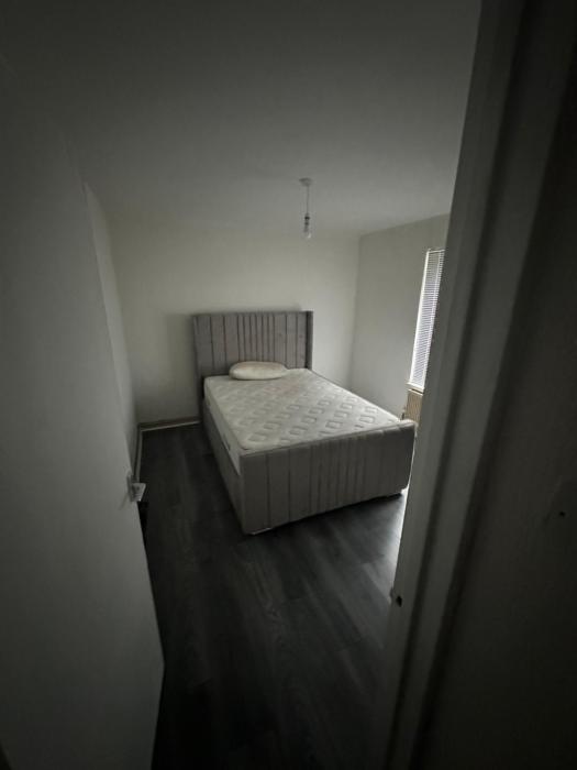 I bed flat by Southwark park with garden and 10 min walk to Bermondsey and Surrey Quays station