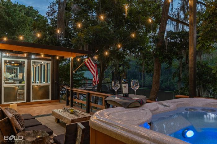 Hot Tub at Whiskey Barrel, Waterfront, Pickleball