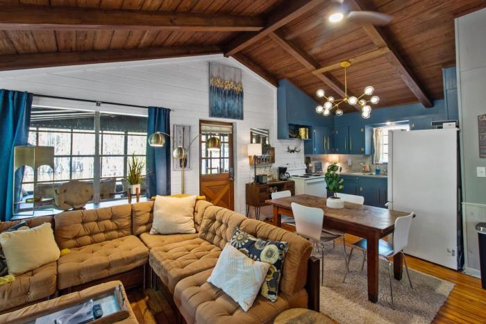 Emerald Cove Lakeside Cabin Paddle, Relax,Unwind