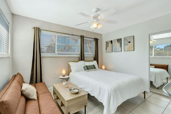 Beachside Bliss Hollywood Studio