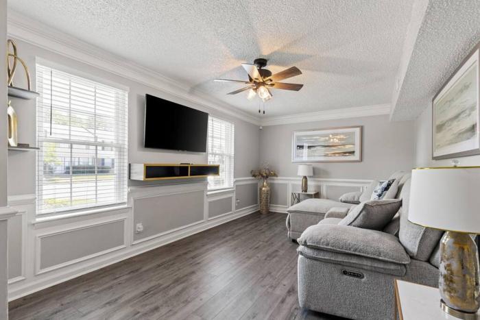 Fly In Style! Charming Townhome 6 Mins from RIC!