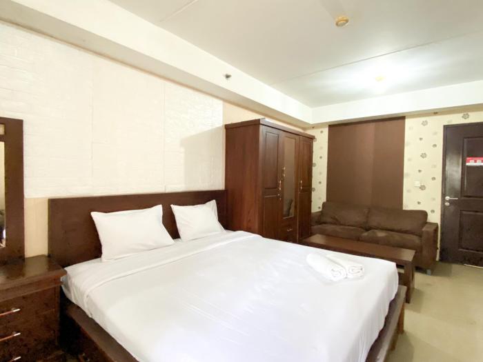 Cozy Studio (No Kitchen) at 1st Floor Metropark Condominium Jabebeka Apartment By Travelio