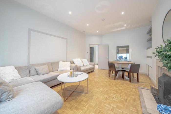 Luxurious Two-Bedroom Haven in Marylebone