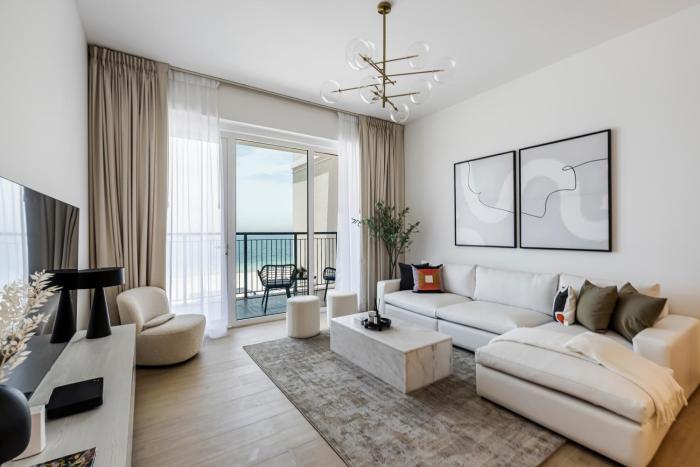 1BR in Le Pont Private Beach Access
