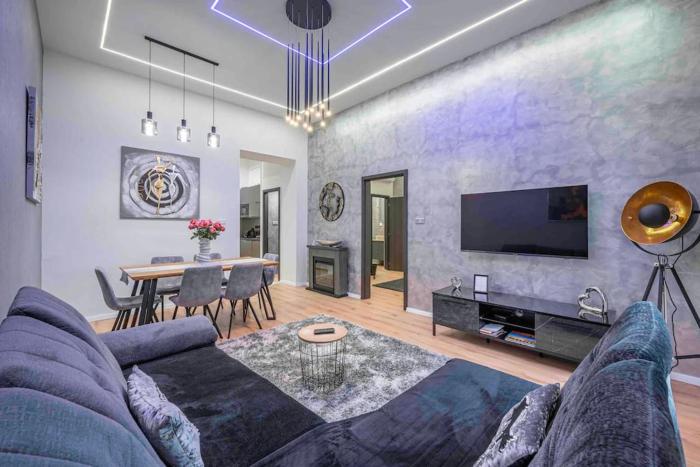 Exclusive Downtown Apartment with AC