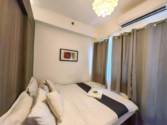 1BR Condotel with Balcony at FAME Residences #FM53