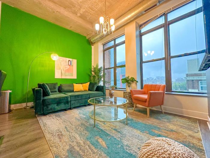 Cozy 2BR Chicago Apartment with Optional Parking and Gym Access Near Field Museum, Lakefront & McCormick Place