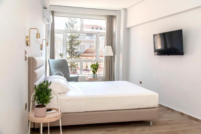 Αthens Black & White Escape