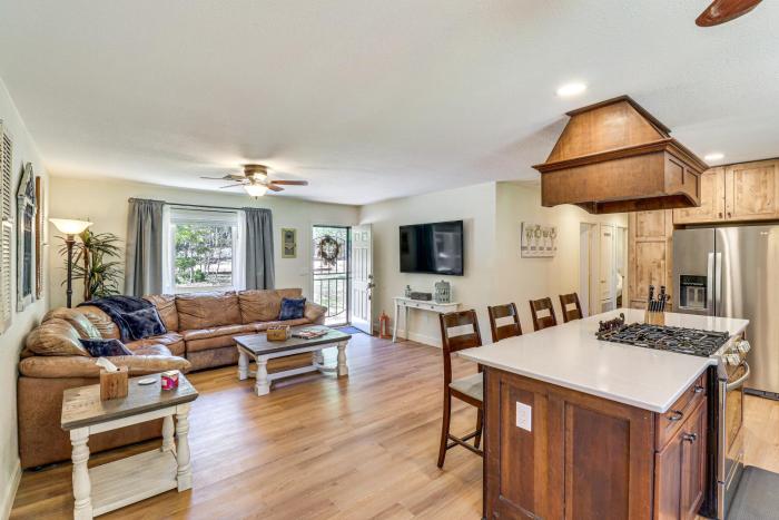 Near Woodland Lake Park Home with Fire Pit!