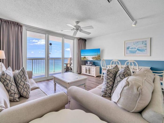 Pelican Beach Resort by DestinGetAway