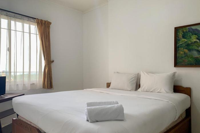 Comfortable and Homey 3BR at Marina Ancol Apartment By Travelio