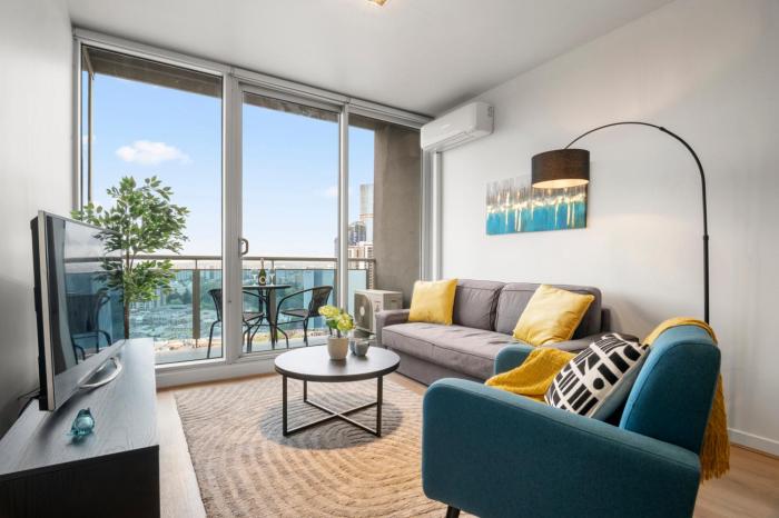 Serene Two Bedroom Apartment in Melbourne CBD with Free Parking