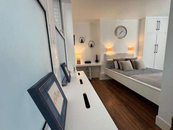 White Glasshouse Yard 1FL