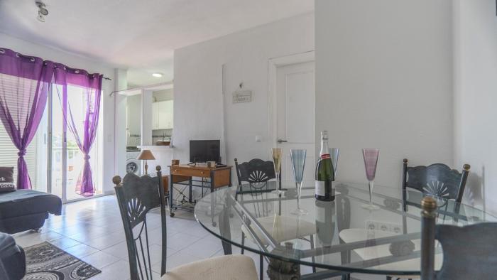 Cosy apartment close to local amenities