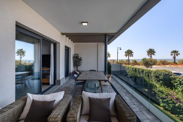 Los Flamencos by H - Playa de los Haraganes HLHF2004P32