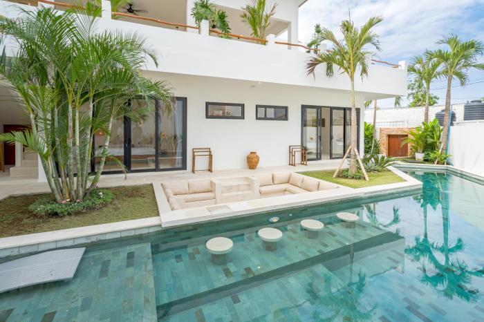 Villa Kleoa - Luxury 4 Bedrooms Villa Walking Distance to Seseh Beach