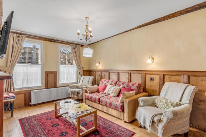 15A St Giles with parking