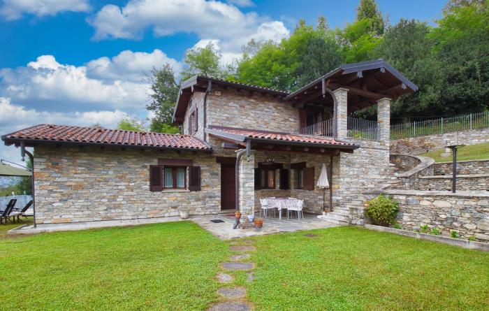 2 Bedroom Stunning Home In Luino