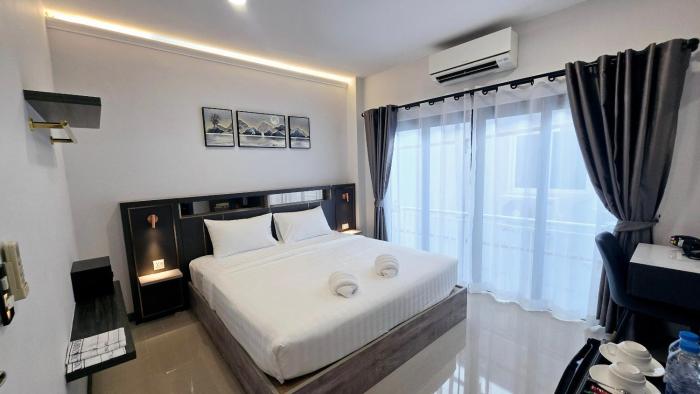 Smile Boutique at Saiyuan