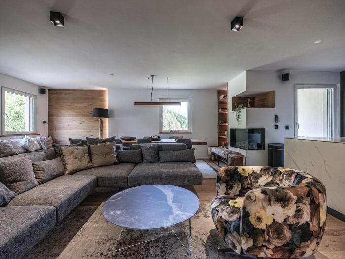 Luxury Mountain Apartment with Private Sauna and Underground Parking