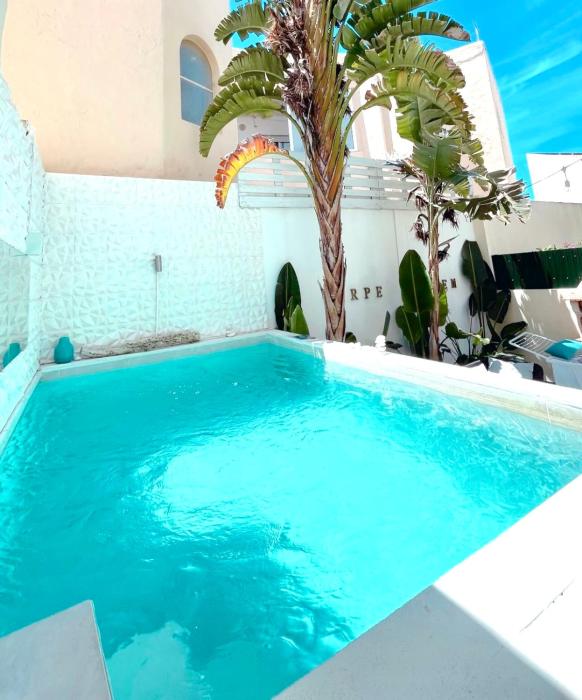 Luxury Villa with Private Heated pool And Jacuzzi