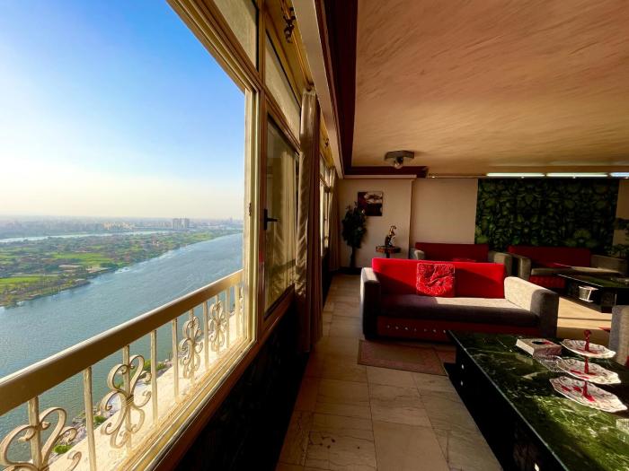 Lux Living Overlooking The Nile