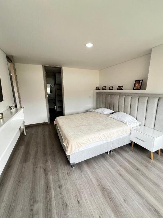 Modern 3 Bedroom Apartment with balcony