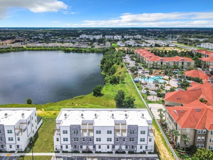 6BR Oasis w Pool, BBQ and Nintendo - Near Disney