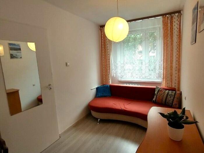 Słoneczny Pokój w bloku na 1 p dla 1 Niepalącej Osoby od 1 do 12 miesięcy