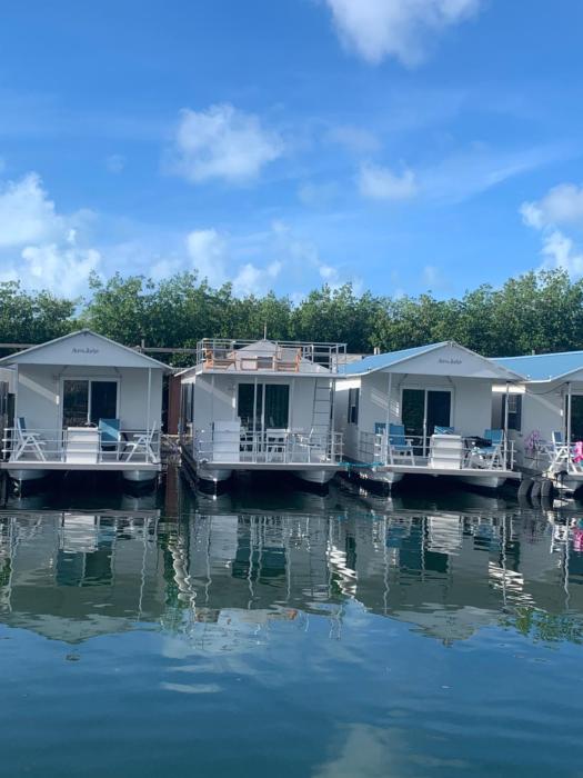 Aqua Lodges At Hurricane Hole Marina