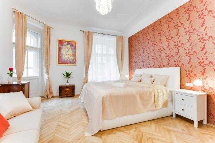 Prague Days - Three-bedroom Apartment with Balcony