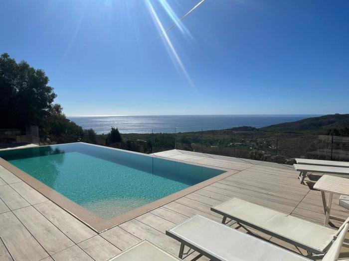 Villa with private pool, amazing sea panorama and private garden