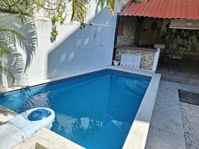 Casa para mas 20 personas con alberca en su interior