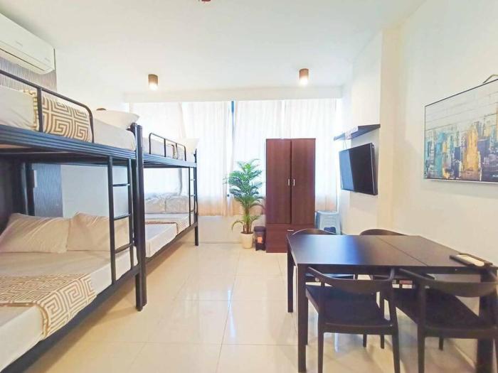 14T Walking distance to Ayala and IT Park with WIFI