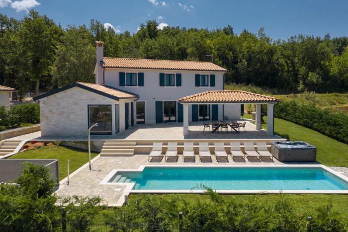 Luxury villa Edoardo with pool in Visinada