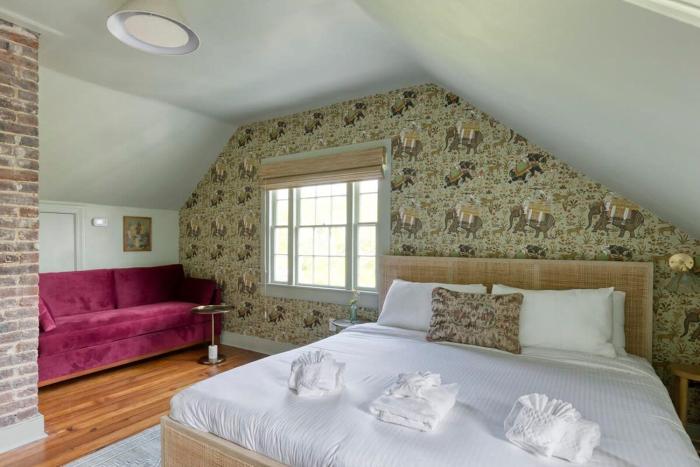 Third Floor Walkup King Suite - Historic B&B