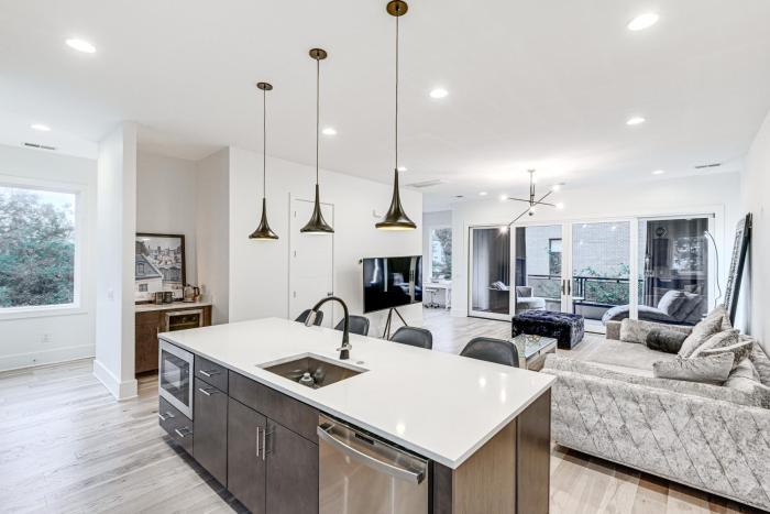 1 Mi to Downtown Nashville Townhome with Balcony!