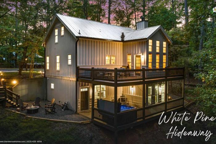 NEW White Pine Hideaway Fire pit Hot Tub Games