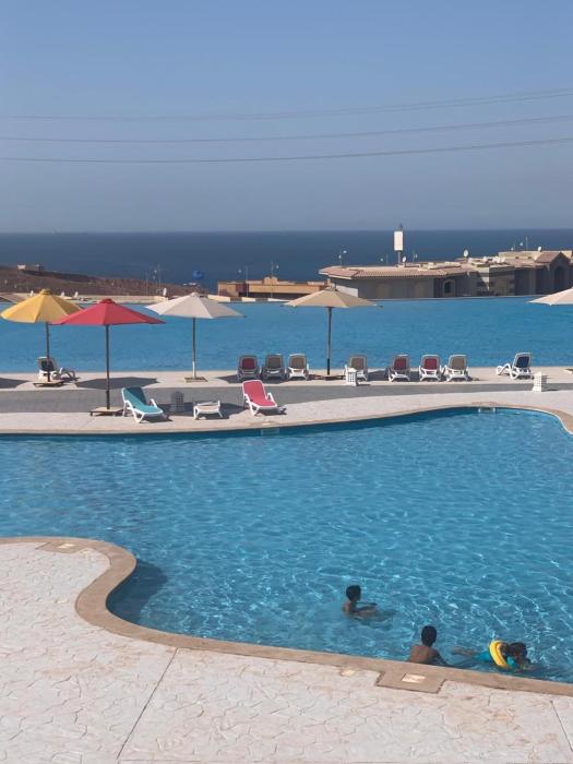 Porto Sokhna Island 2 families only